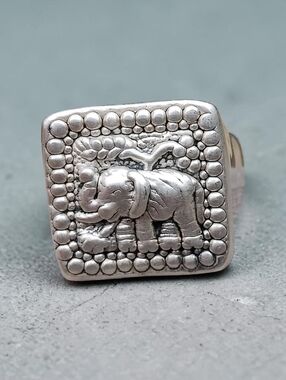 🐘 Vintage Sterling Silver Elephant Ring